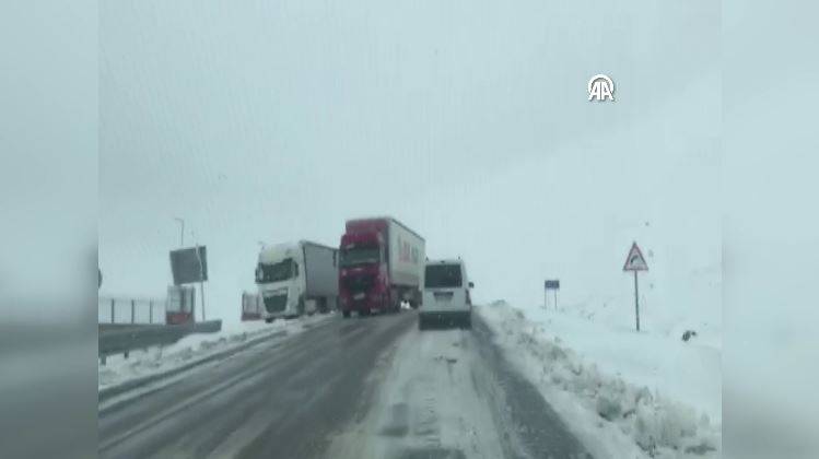 Ardahan-Posof yolunda ulaşıma kar engeli 13